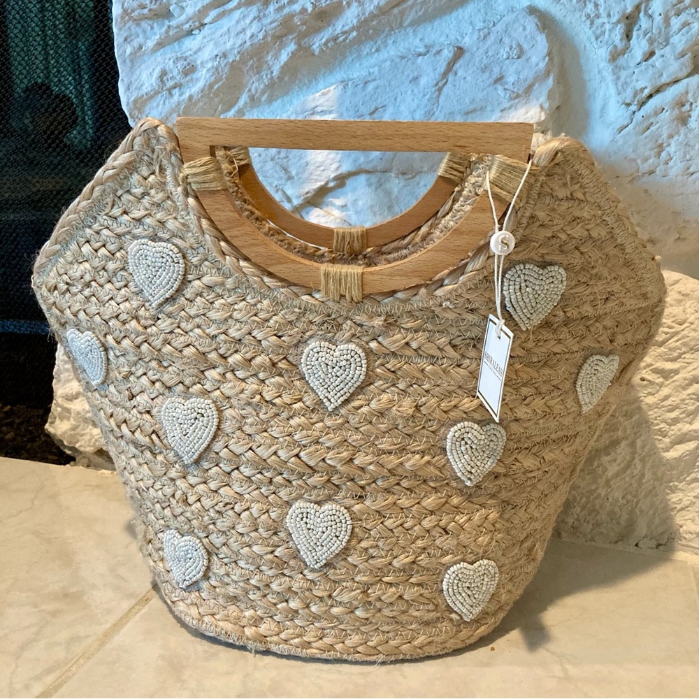 NWT Shiraleah Natural Straw Purse with Beaded White Heart Details